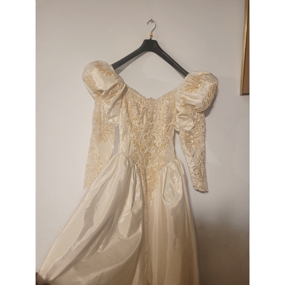 Vintage Princess Cut Wedding Dress - Picture 2 of 13